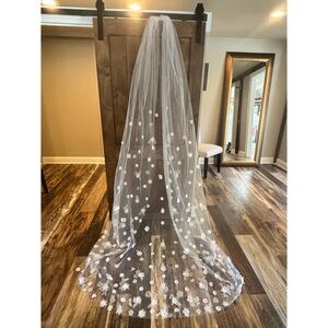 3D Floral Light Ivory Bridal Veil - Cathedral Length